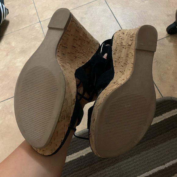 Steve Madden Lace up Black Wedges - Picture 3 of 3